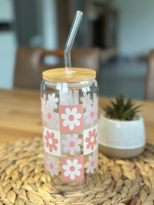 Retro Checkerboard Blossoms Glasbecher